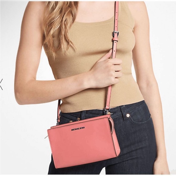 Michael Kors Sheila Small Crossbody $398 - Picture 1 of 6